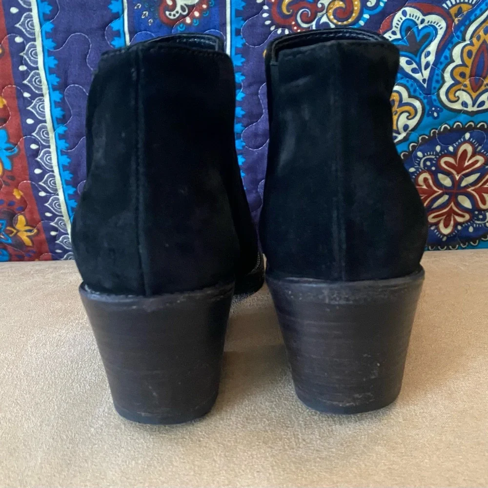 Aquatalia Vero Cuoio Black Italian Suede Ankle Booties